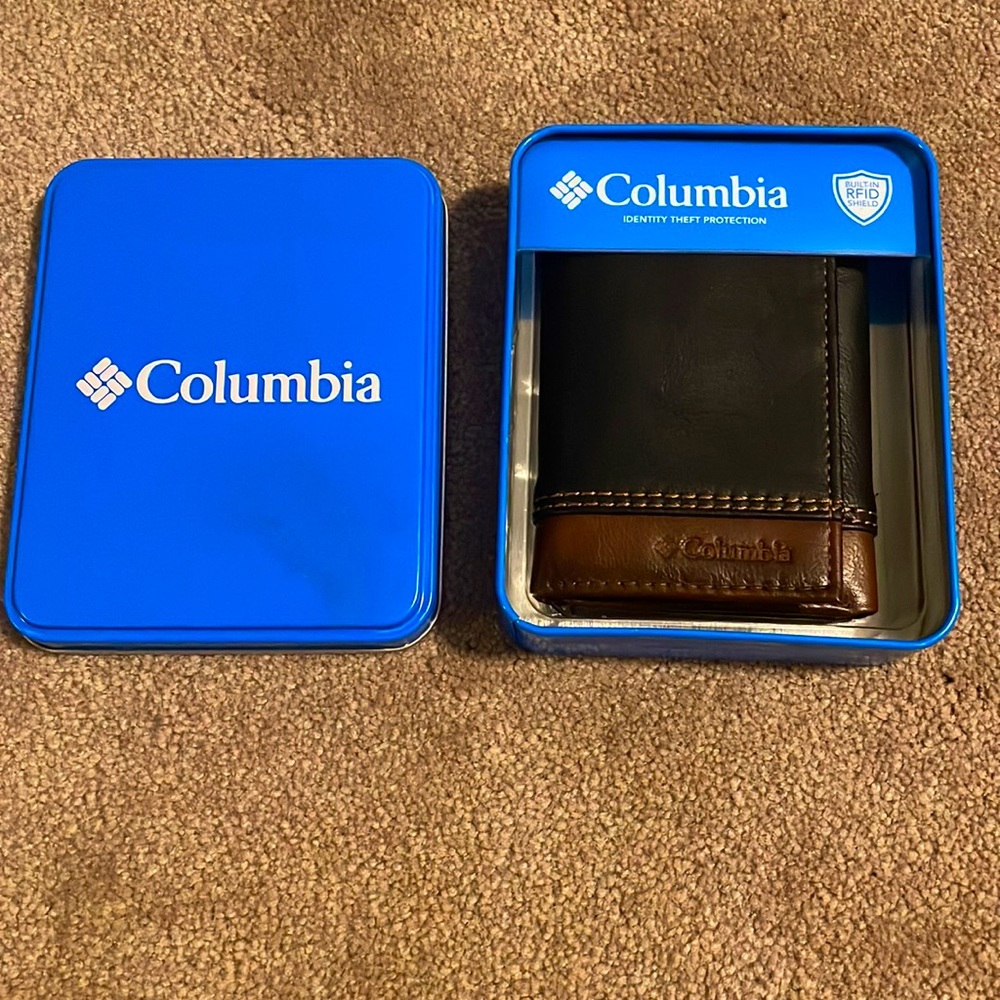❗️SOLD❗️NWT Columbia Leather Trifold Wallet w/ RFID Shield